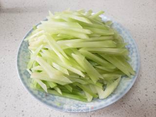 莴笋炒肉丝的做法步骤：3