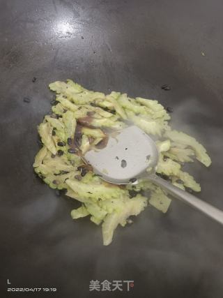 豆豉炒苦瓜的做法步骤：5