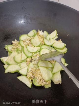 西葫芦炒蛋的做法步骤：2