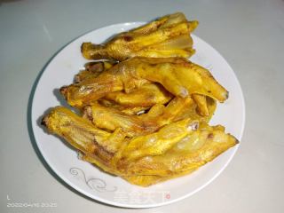 香酥炸鸭脚的做法步骤：5