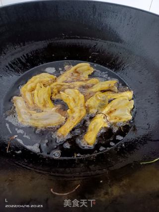 香酥炸鸭脚的做法步骤：4