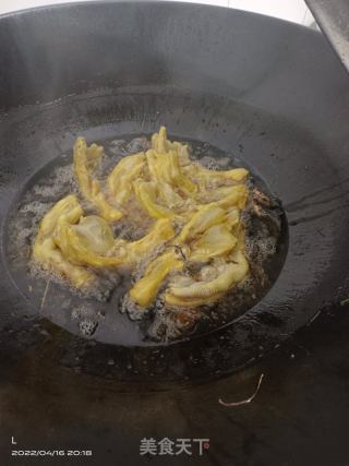 香酥炸鸭脚的做法步骤：3