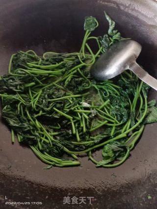 清炒番薯叶的做法步骤：3