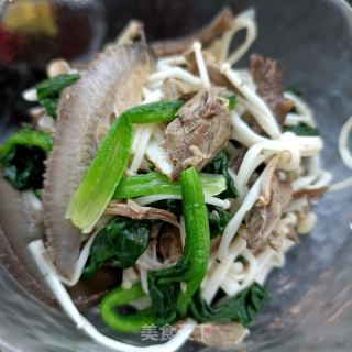 金针菇海参拌鸽胸肉的做法