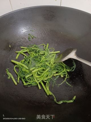 爆炒空心菜的做法步骤：3