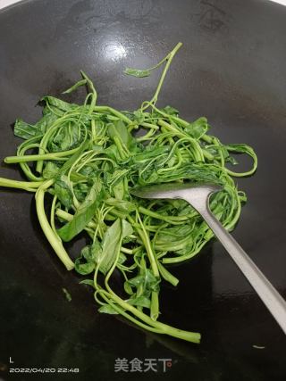 爆炒空心菜的做法步骤：1