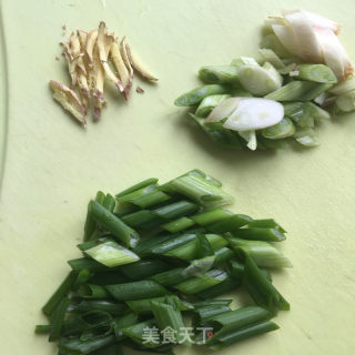 红烧海鲈鱼的做法步骤：2