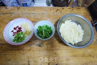 酸辣土豆片的做法步骤：1