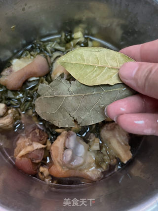 梅菜焖猪脚的做法步骤：11
