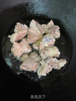 梅菜焖猪脚的做法步骤：4