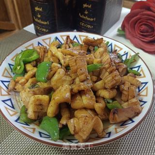 尖椒炒鱿鱼卷的做法