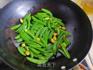 虾仁白果炒甜豆的做法步骤：5