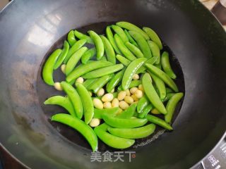 虾仁白果炒甜豆的做法步骤：3