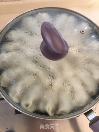 萝卜香菜牛肉水煎饺的做法步骤：10