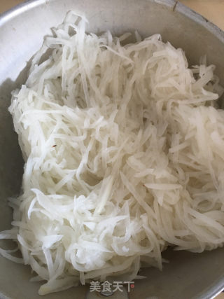 萝卜香菜牛肉水煎饺的做法步骤：3