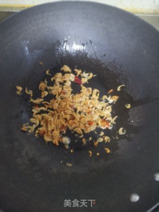 快手圆白菜炒虾皮的做法步骤：3