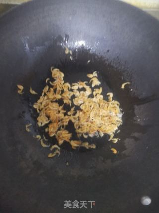 快手圆白菜炒虾皮的做法步骤：2