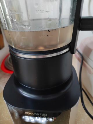 黑芝麻花生黑豆浆的做法步骤：2