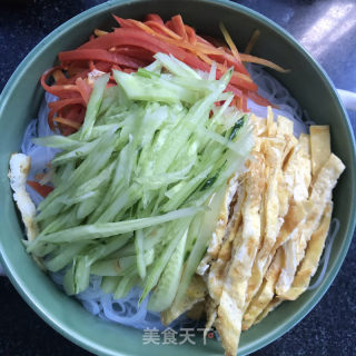 鸡蛋皮黄瓜拌粉丝的做法步骤：7