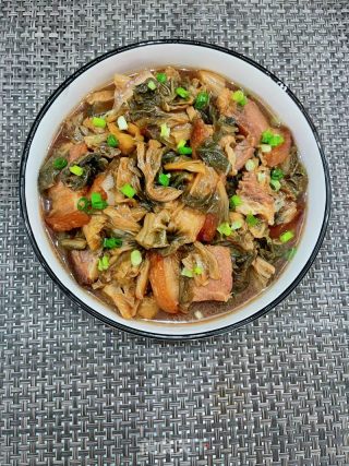 梅菜焖五花肉的做法步骤：12