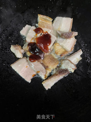 梅菜焖五花肉的做法步骤：6