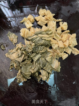 梅菜焖五花肉的做法步骤：5