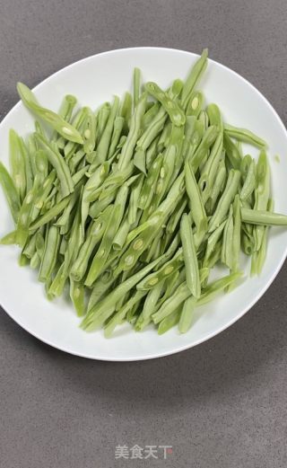 快手四季豆炒肉的做法步骤：1