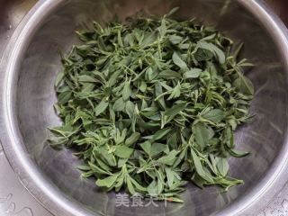 苜蓿菜团的做法步骤：1