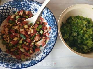 芹菜肉馅包子的做法步骤：1