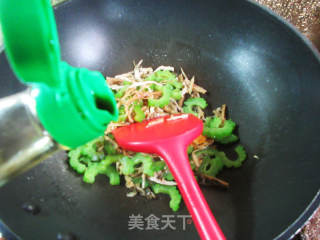 笋干菜炒苦瓜的做法步骤：6