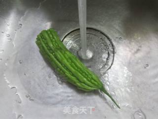 笋干菜炒苦瓜的做法步骤：2