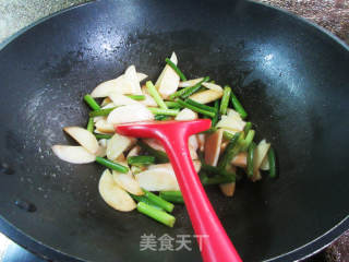 蒜薹炒茭白的做法步骤：9
