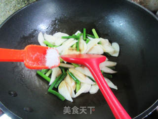 蒜薹炒茭白的做法步骤：8