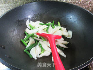 蒜薹炒茭白的做法步骤：5