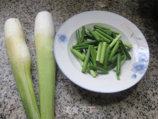 蒜薹炒茭白的做法步骤：1