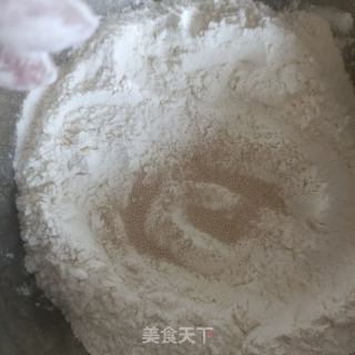 牡丹鲜花饼的做法步骤：2