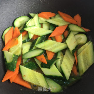 虾仁炒双色的做法步骤：8