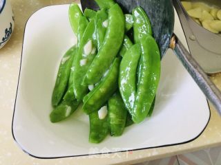 蒜香荷兰豆的做法步骤：9