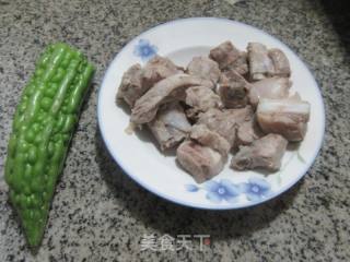 苦瓜仔排的做法步骤：1