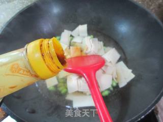 毛豆烧千张的做法步骤：6