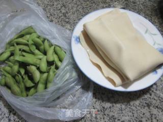 毛豆烧千张的做法步骤：1