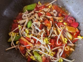 西红柿豆芽肉丝蒸卤面的做法步骤：14