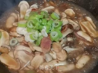 广味香肠炒松茸的做法步骤：8