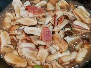 广味香肠炒松茸的做法步骤：7