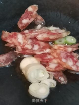 广味香肠炒松茸的做法步骤：4