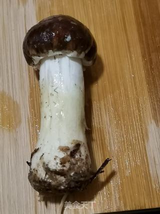 广味香肠炒松茸的做法步骤：1