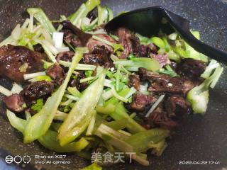 辣椒炒腊鸭的做法步骤：8