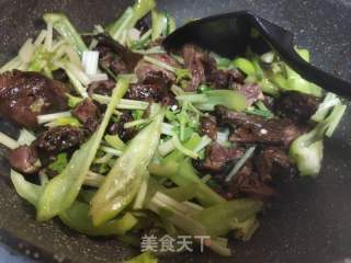 辣椒炒腊鸭的做法步骤：5