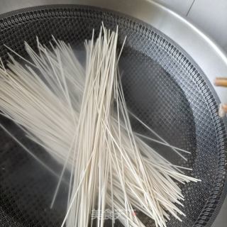 蒜香肉末香椿面的做法步骤：5