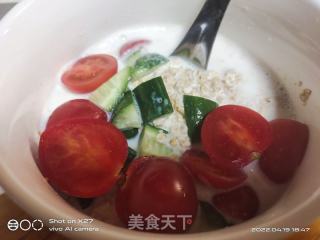鸡蛋圣女果拌燕麦的做法步骤：5